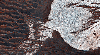 Rochas contendo gua em Noctis Labyrinthus