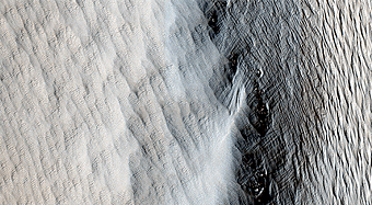 Canales cubiertos de polvo en Tharsis Tholus
