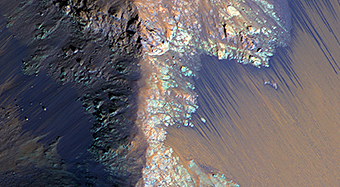 Lneas recurrentes de ladera en Coprates Chasma