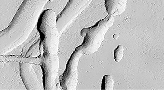 Intersecting Channels near Olympica Fossae